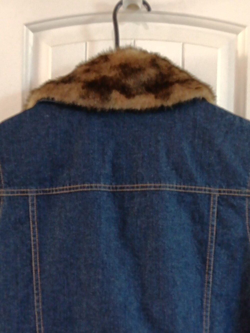 Valerie Stevens Dark Blue Denim Vest with Brown Faux Fur Collar - Picture 5 of 6